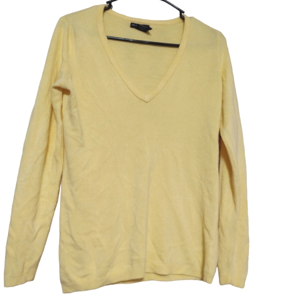 New York & Company Yellow V-Neck Pullover Sweater, Size Medium